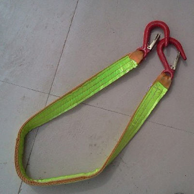 Reflective lifting strap